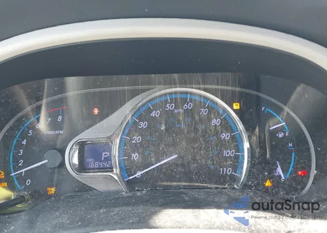 2014 Toyota Sienna Xle V6 8 Passenger z USA, uszkodzony, nr VIN 5TDYK3DC1ES422768